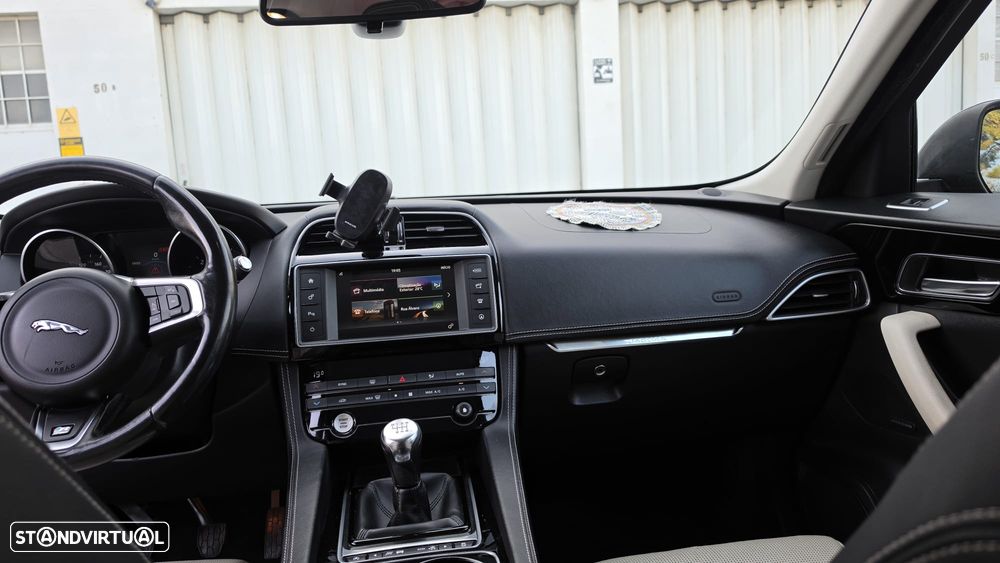 Jaguar F-Pace 20d R-Sport - 13