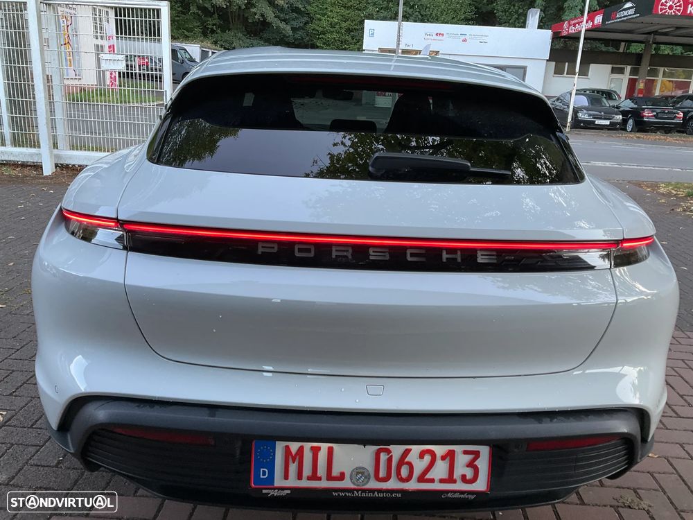 Porsche Taycan Sport Turismo - 10