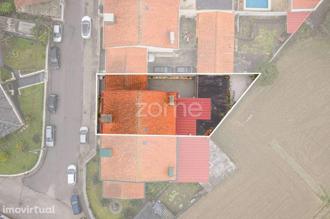 Moradia T4 Renovada | 3 Frentes | Boas Áreas | Vila Nova de Gaia - Grande imagem: 3/44
