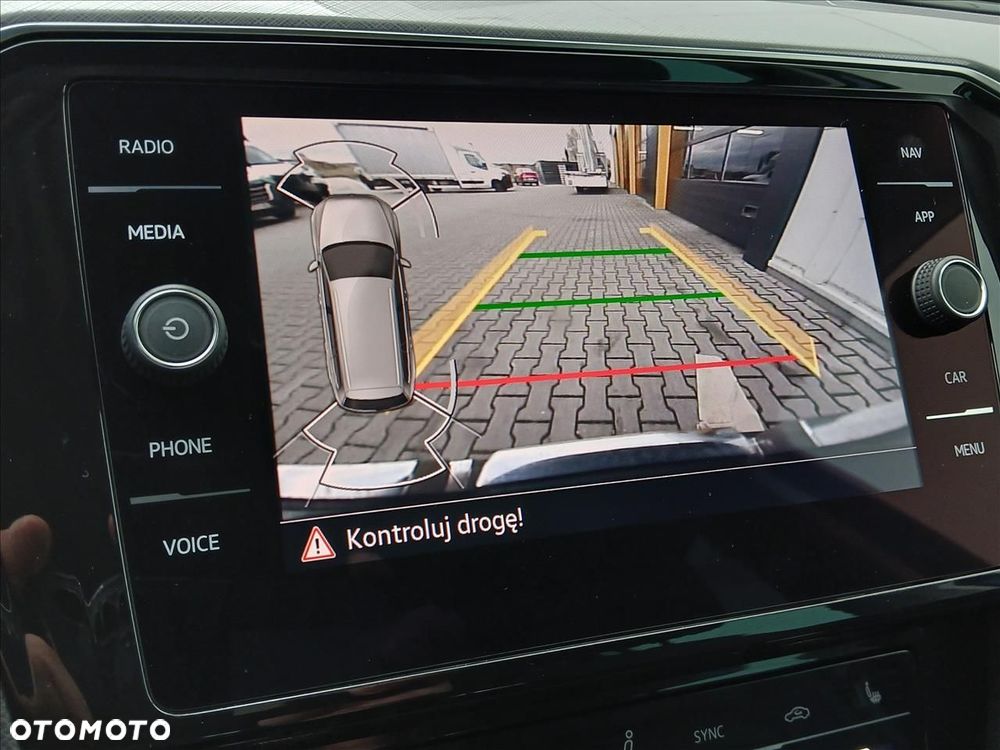 Volkswagen Passat - 13