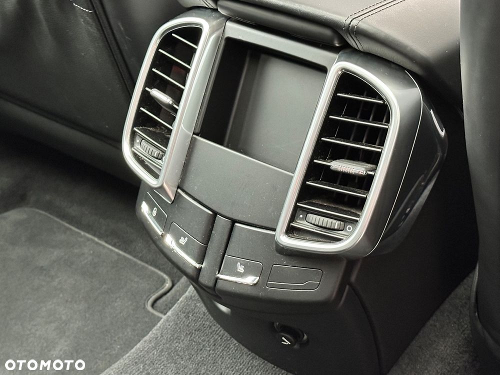 Porsche Cayenne S - 29