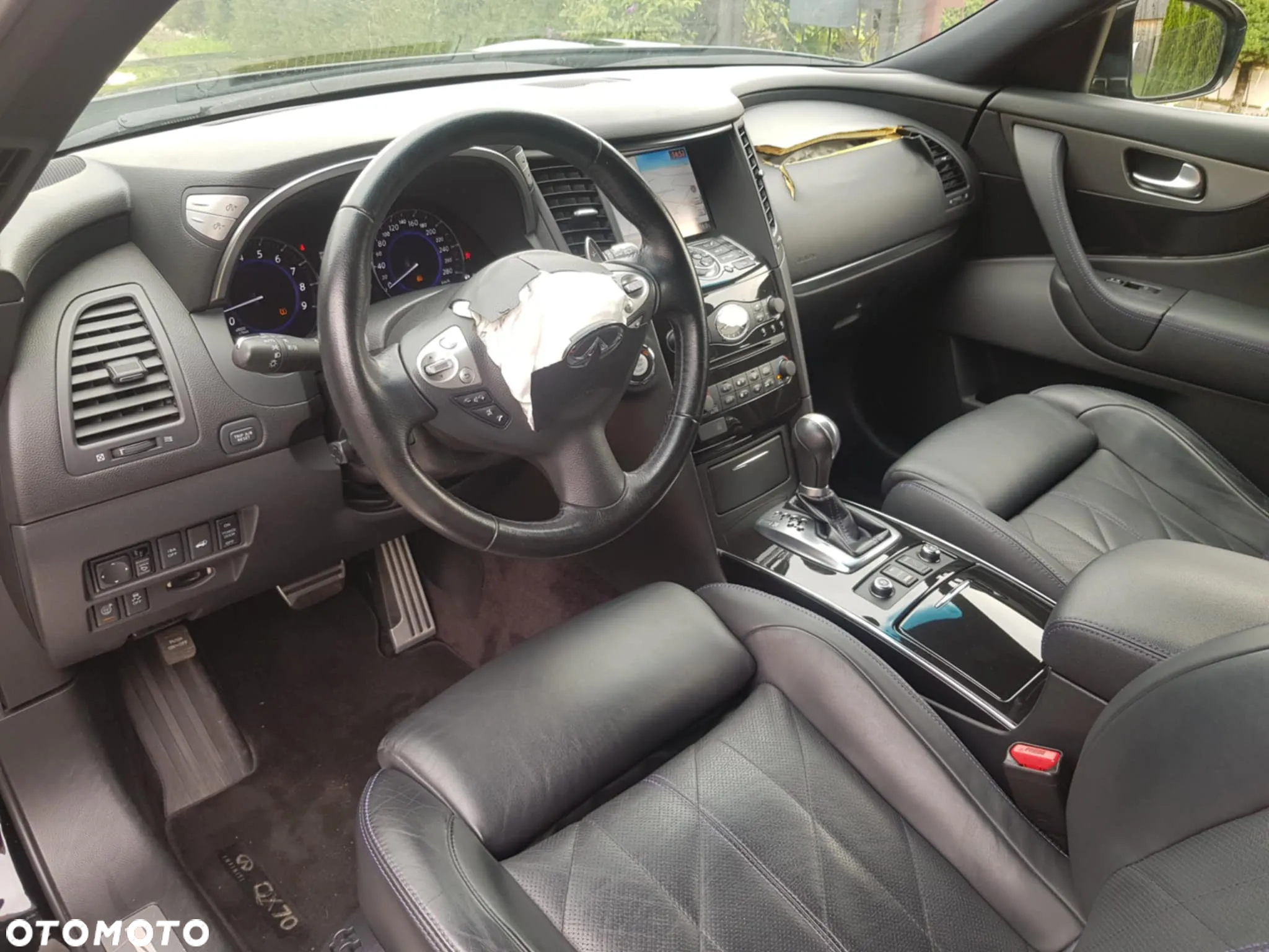 Infiniti QX70 - 15