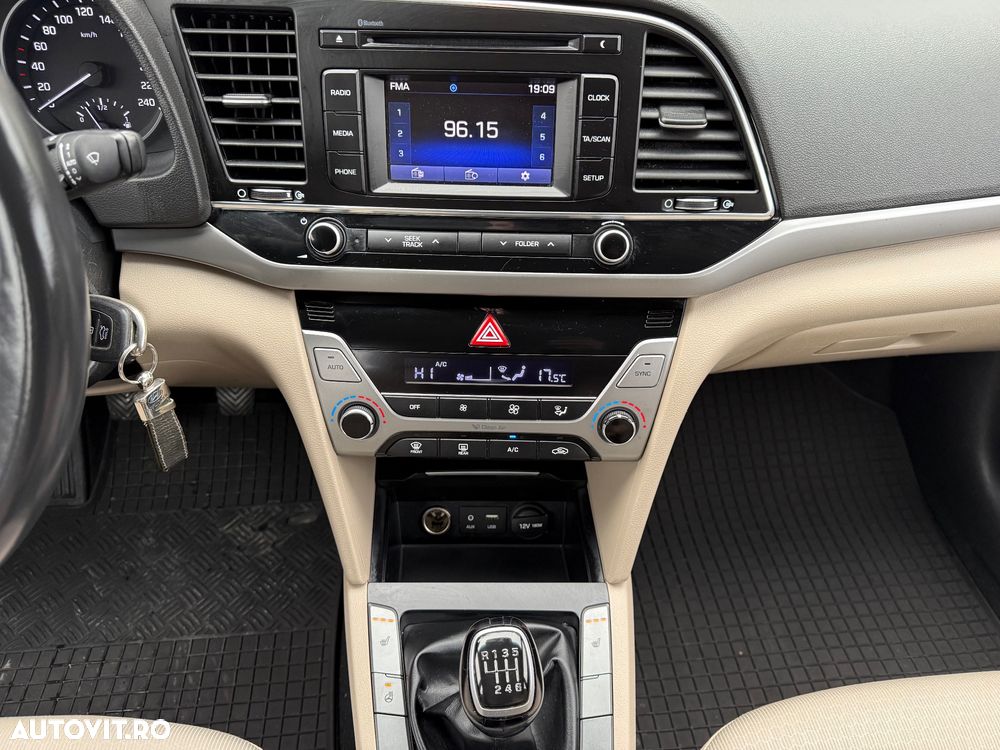 Hyundai Elantra 1.6 CRDI Exclusive - 8