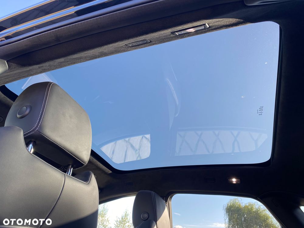 Jaguar E-Pace 2.0 D200 mHEV AWD R-Dynamic Black - 31