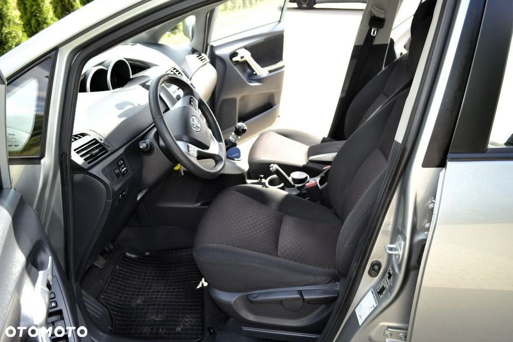 Toyota Verso 1.8 Premium - 25