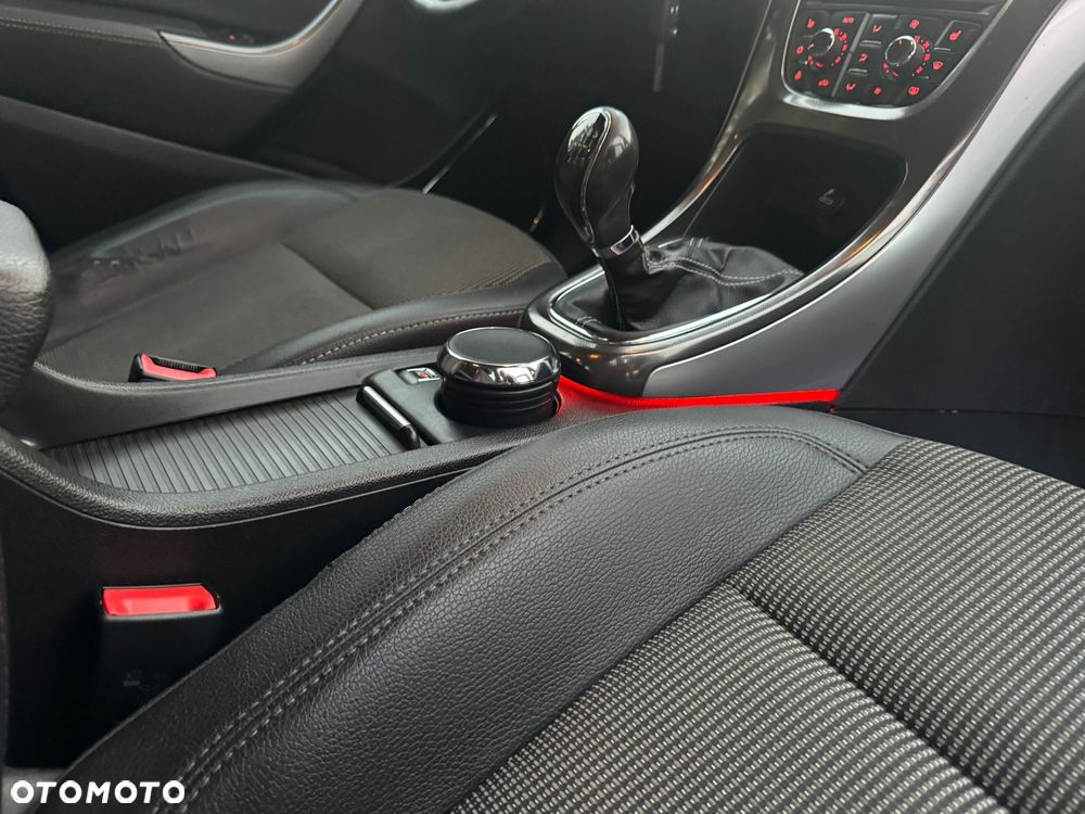 Opel Astra 2.0 CDTI Cosmo - 32