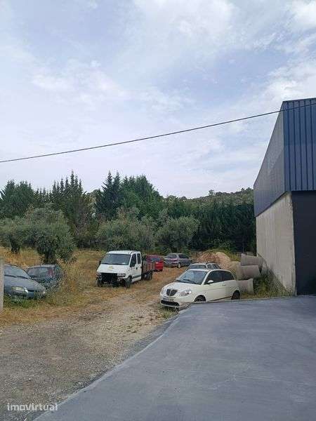 Trespasse de oficina mecânica em funcionamento - Grande imagem: 2/12