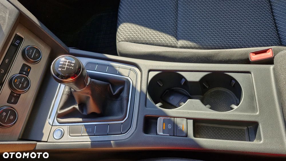 Volkswagen Passat 2.0 TDI BMT Trendline - 20
