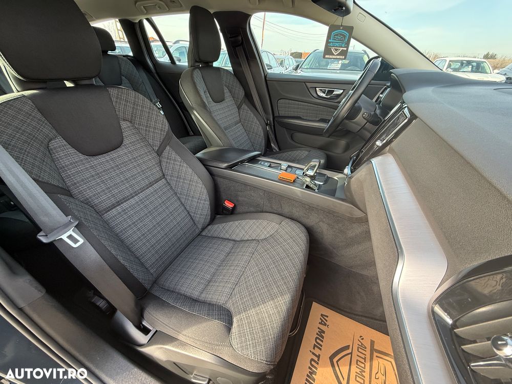 Volvo V60 B3 B DKG Momentum Pro - 22