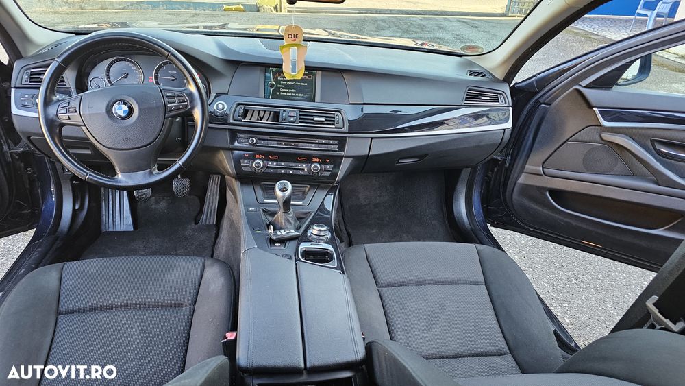 BMW Seria 5 520d Touring - 13