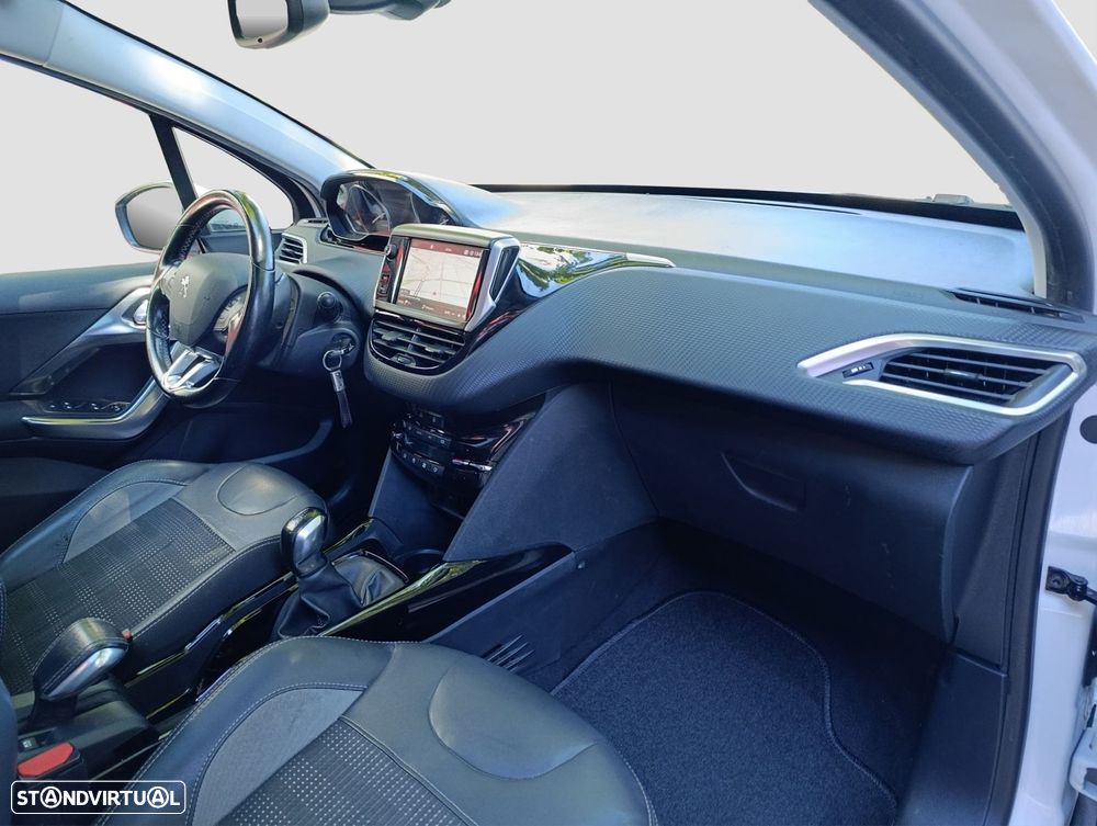 Peugeot 2008 1.2 PureTech Allure - 8