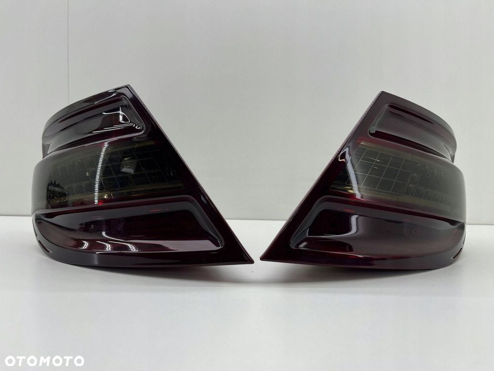 MERCEDES W204 C63 AMG LAMPY TYŁ W BŁOTNIK KOMPLET A2048202064 A2048201964 - 1