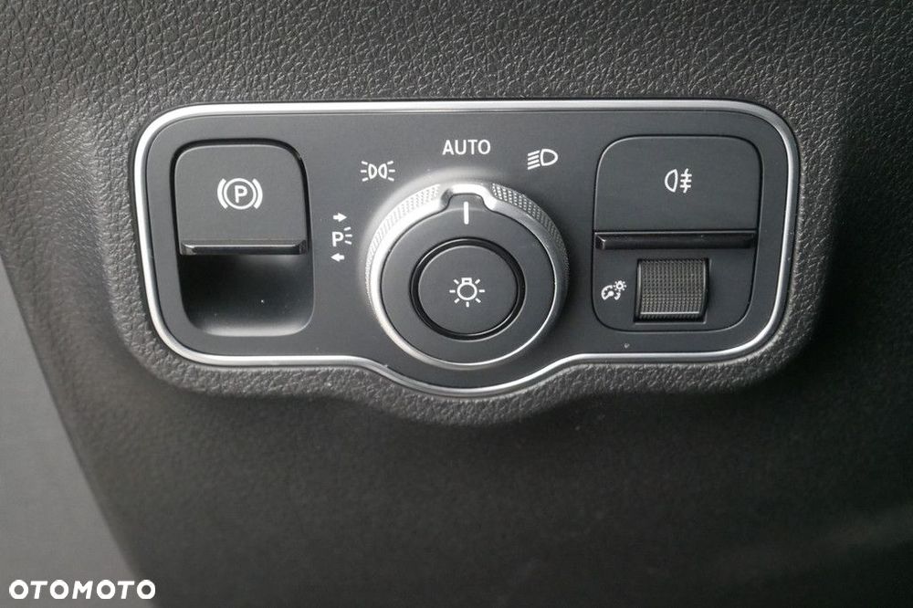 Mercedes-Benz GLB - 28