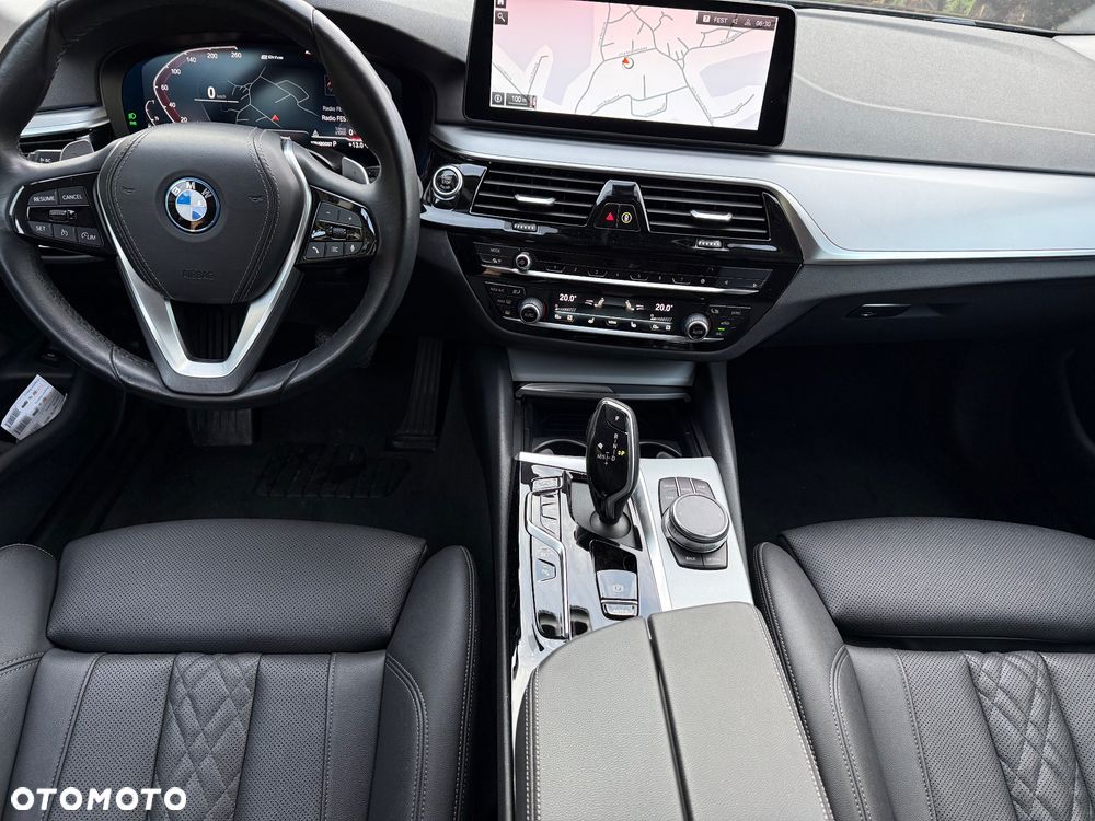 BMW Seria 5 530e xDrive Luxury Line sport - 24