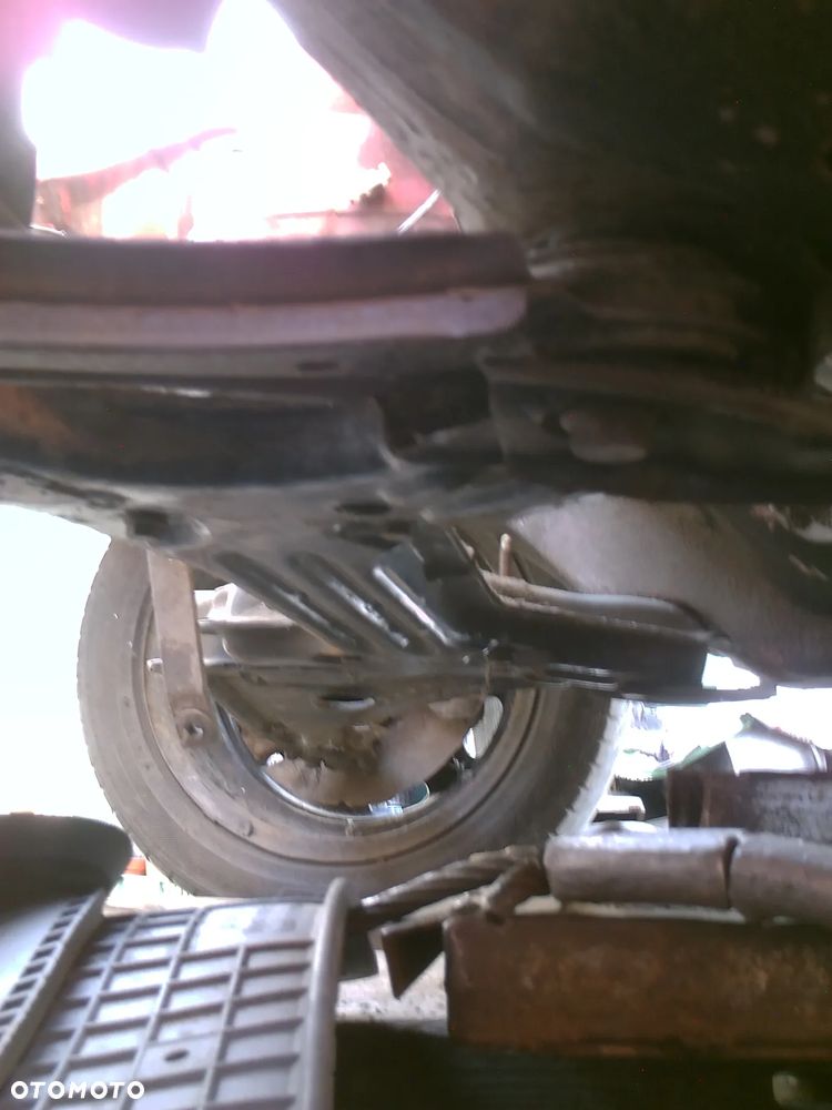 Vw golf 2 II na czesci3d dywany na kielichy tyl,zderzak szeroki,lampy tyl ciemne,zegary,prog nowy lewy,wozek przod,wahacze,amortyzatory,mc phersony,OStyl,pas podloga lampy,szyby,belka instalacja - 31