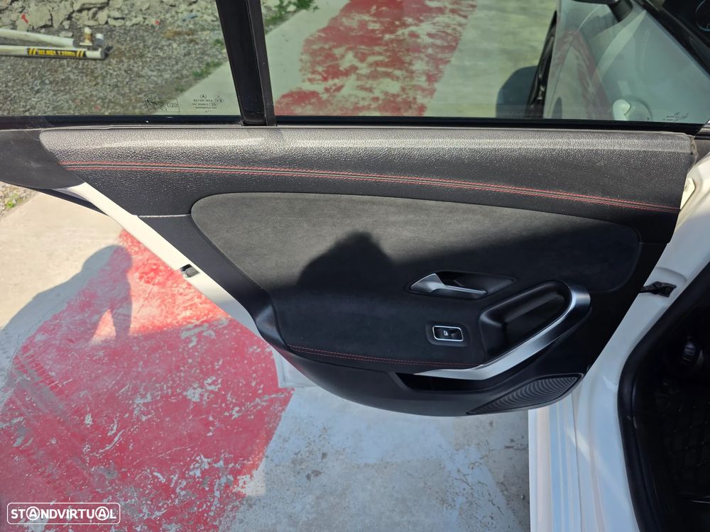 Mercedes-Benz CLA 200 d 8G-DCT AMG Line - 38