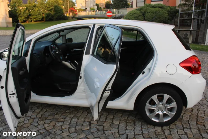 Toyota Auris 1.33 VVT-i Premium + - 13