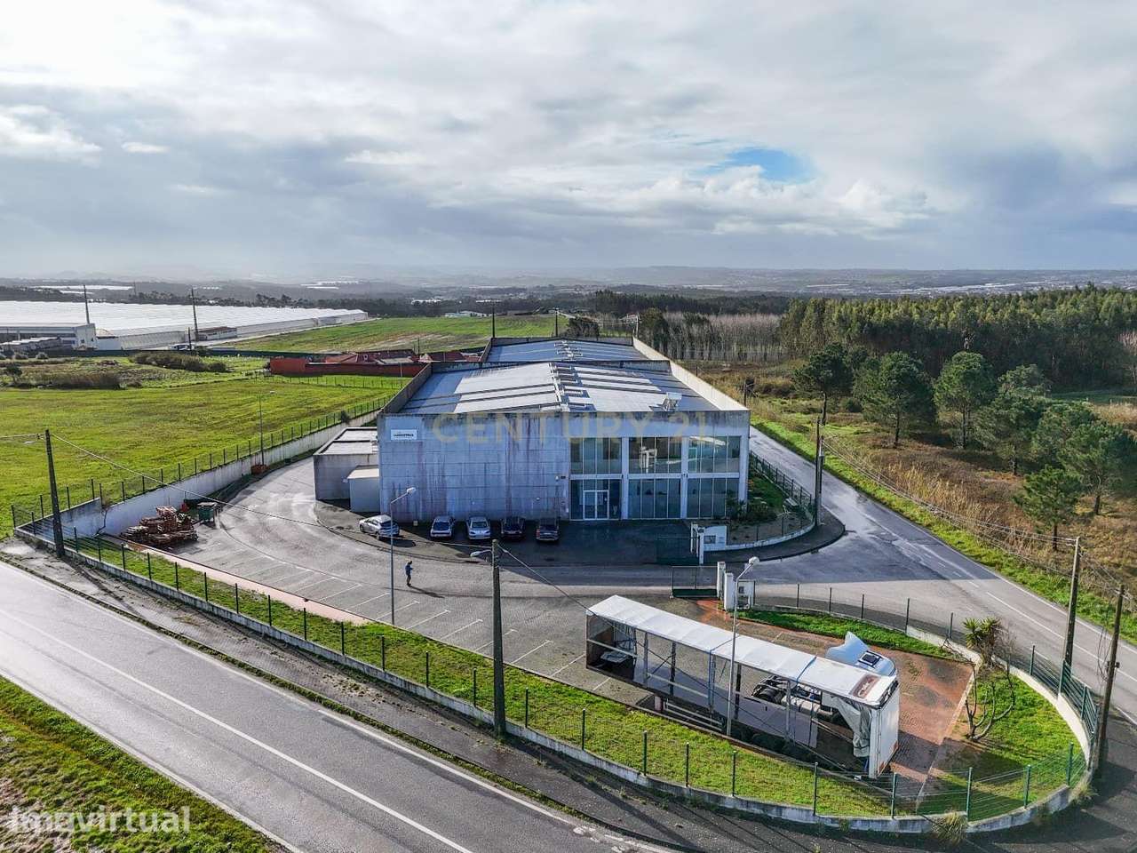 Armazém Industrial junto à Campo Oeste em A-dos-Cunhados - Grande imagem: 2/47