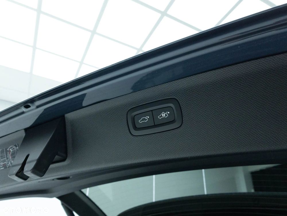 Volvo XC 90 B5 D AWD Ultimate Dark - 36