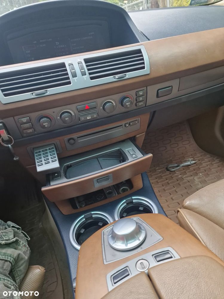 BMW Seria 7 745i - 21