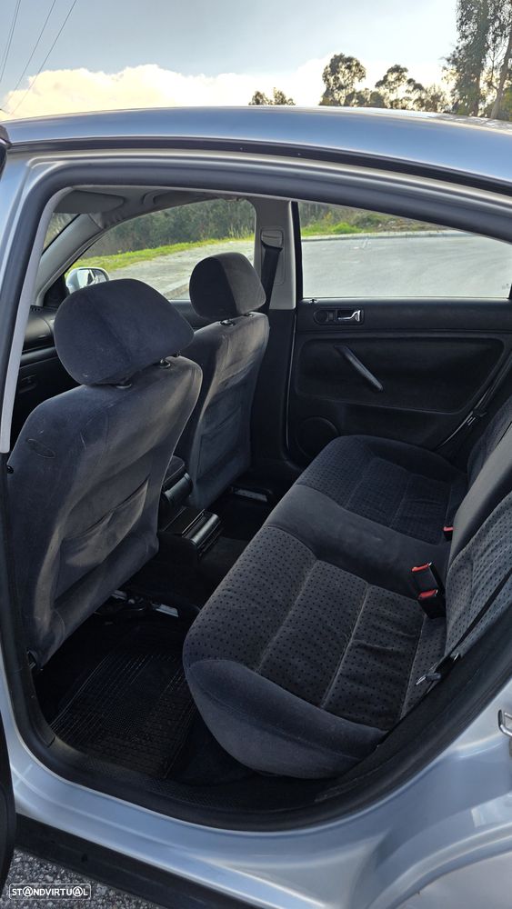 VW Passat 1.9 TDi Confortline - 6