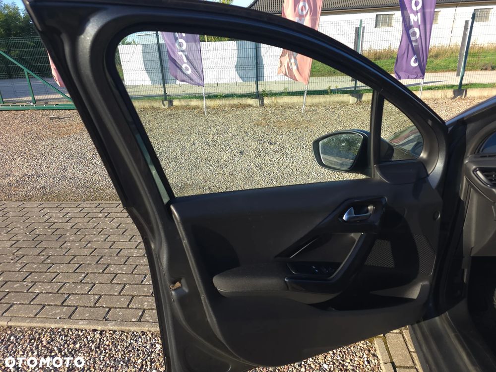 Peugeot 208 1.2 PureTech Style - 18