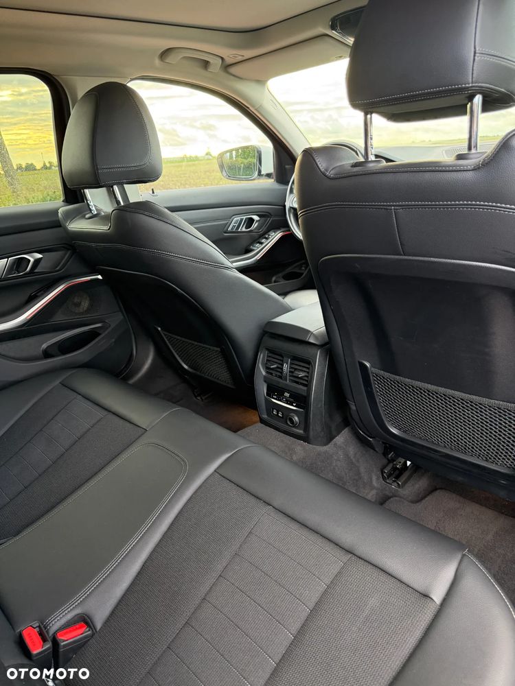 BMW Seria 3 320i Sport Line - 12