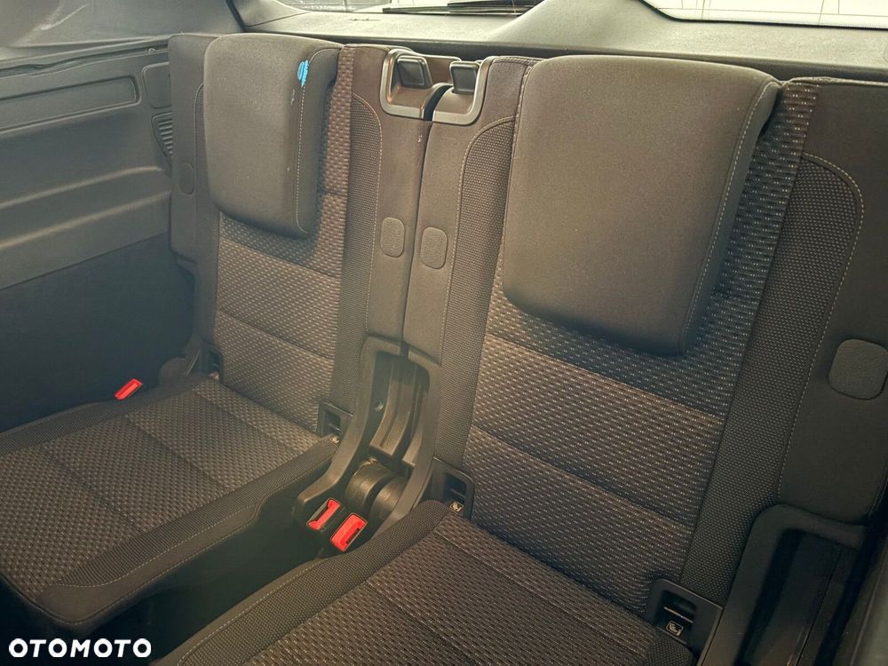 Volkswagen Touran - 19
