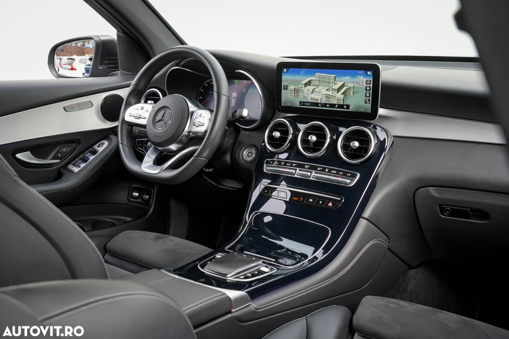 Mercedes-Benz GLC 300 e 4Matic 9G-TRONIC AMG Line Plus - 11