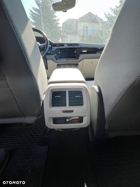Volkswagen Touran - 23