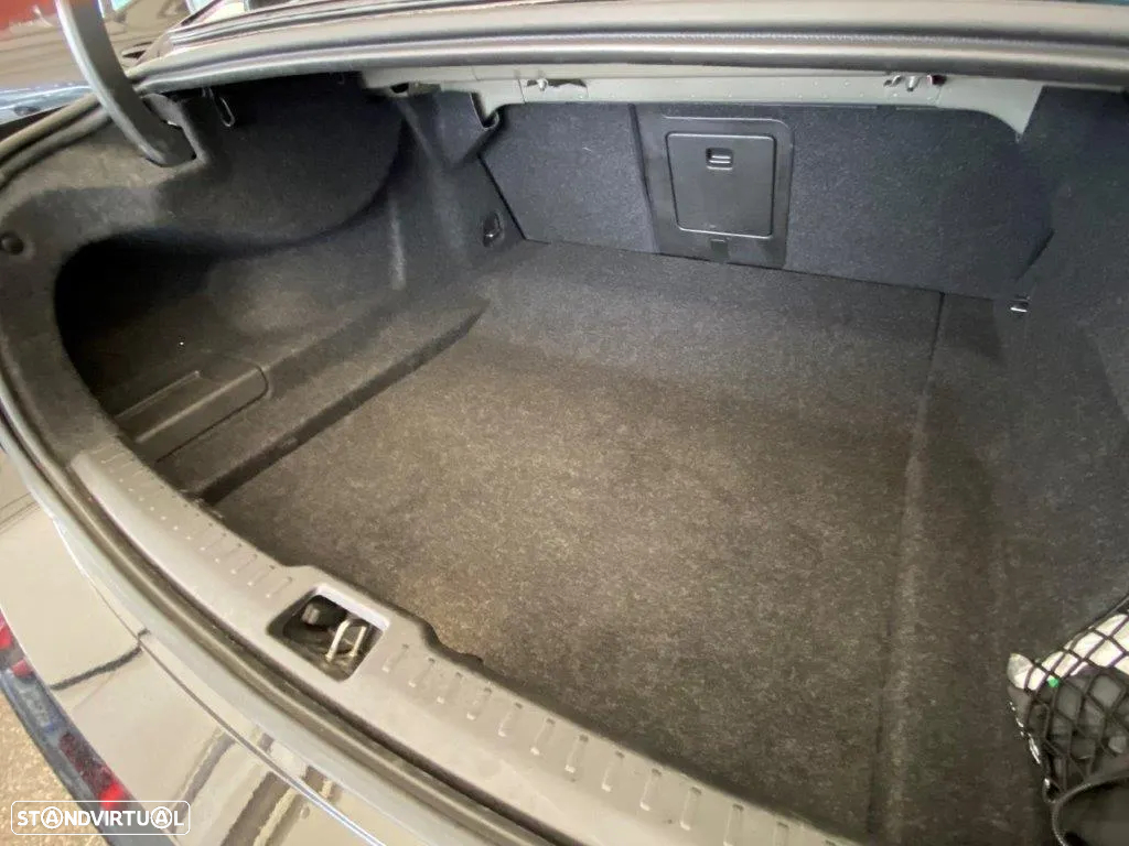 Volvo S60 2.0 T5 R-Design - 11