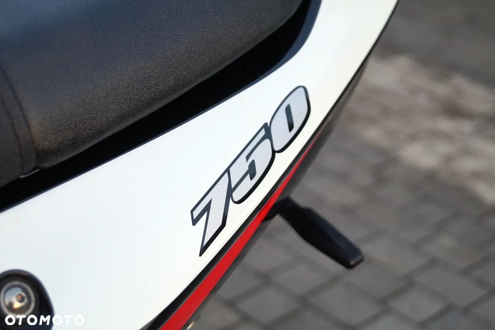 Suzuki GSX-R - 20