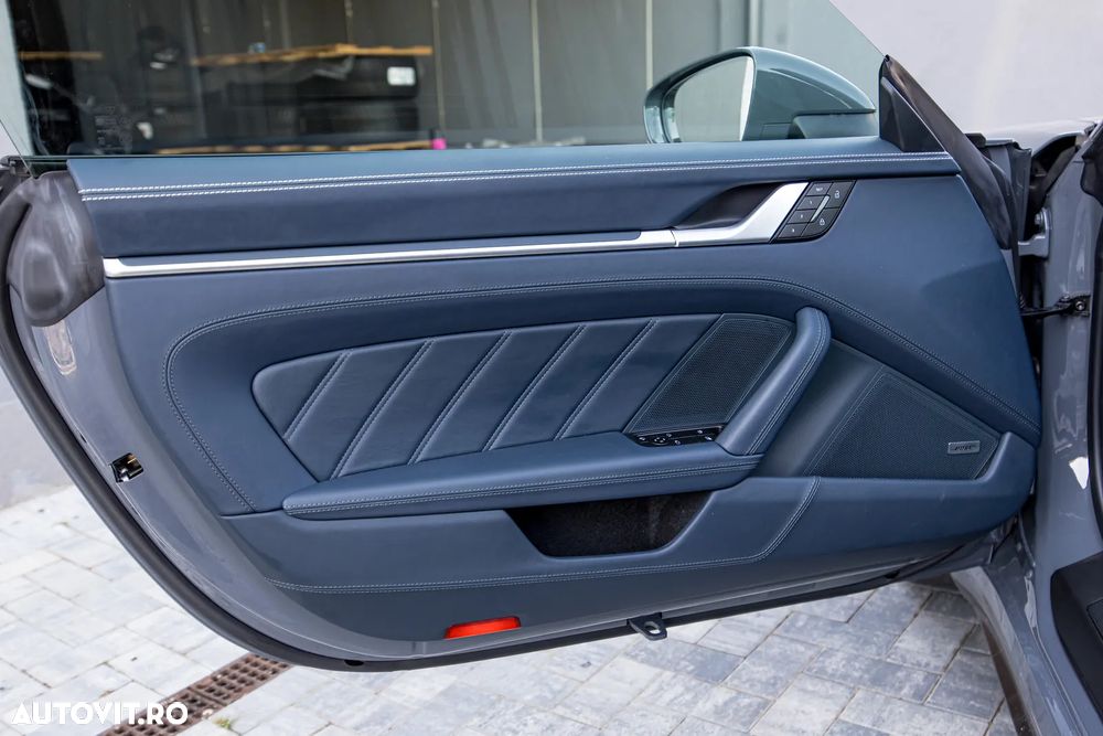 Porsche 911 4 GTS PDK - 24
