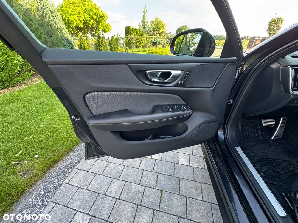 Volvo V60 D3 R-Design - 20