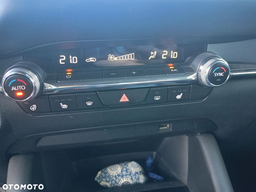 Mazda 3 e-SKYACTIV-G 122 M HYBRID DRIVE EXCLUSIVE-LINE - 12