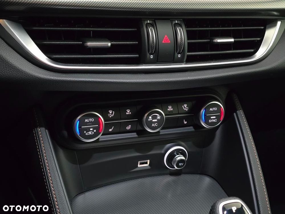 Alfa Romeo Stelvio 2.0 Turbo Intensa Q4 - 18