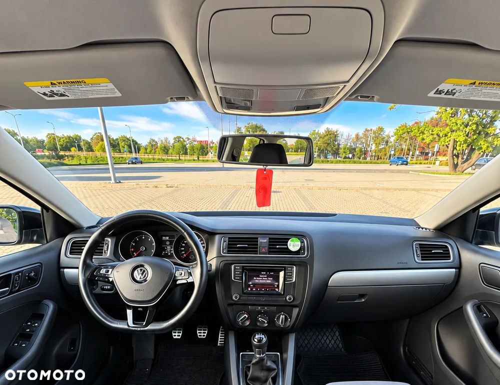Volkswagen Jetta - 6