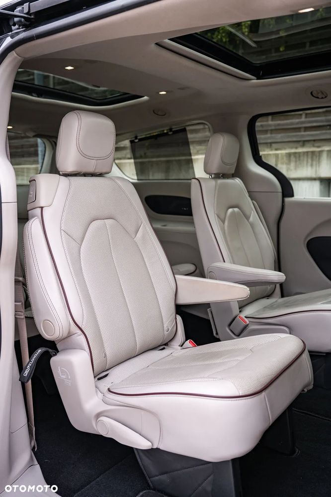 Chrysler Pacifica - 28