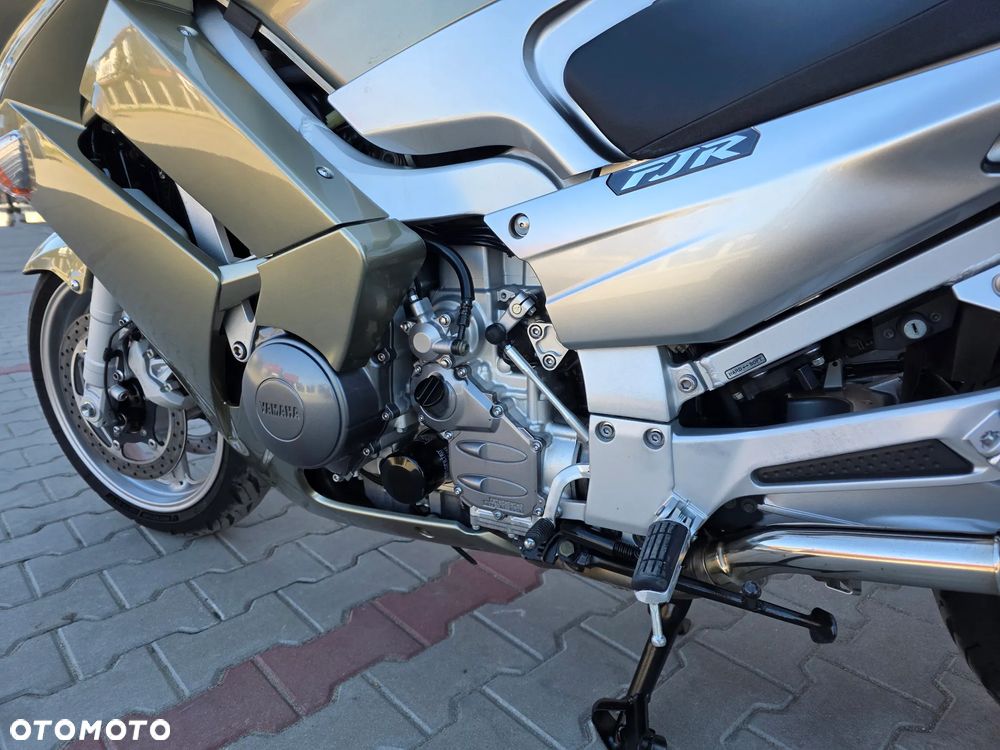 Yamaha FJR - 16