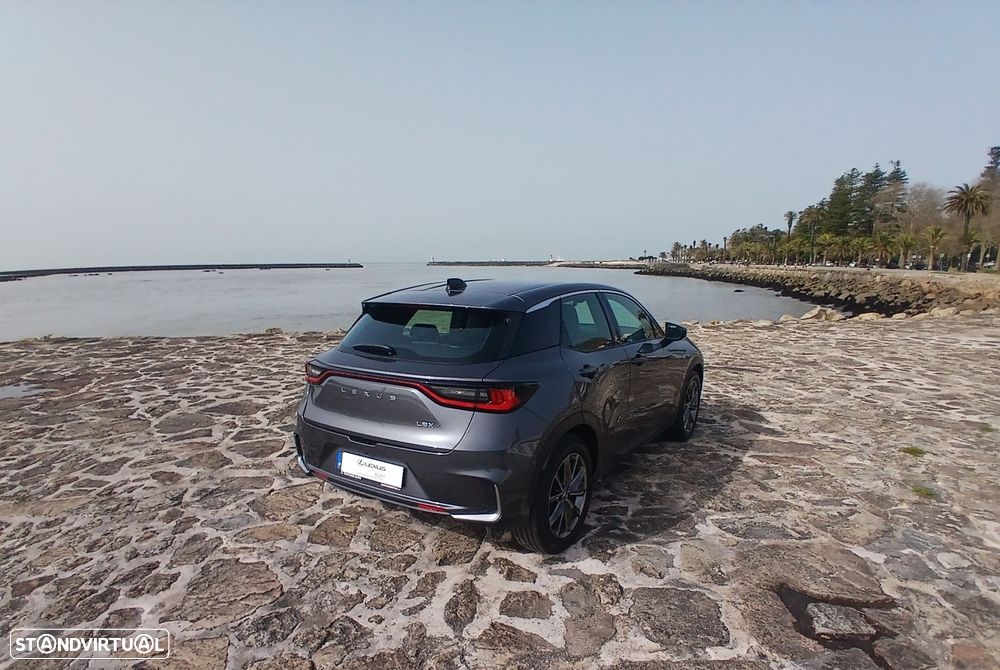 Lexus LBX Elegant - 6