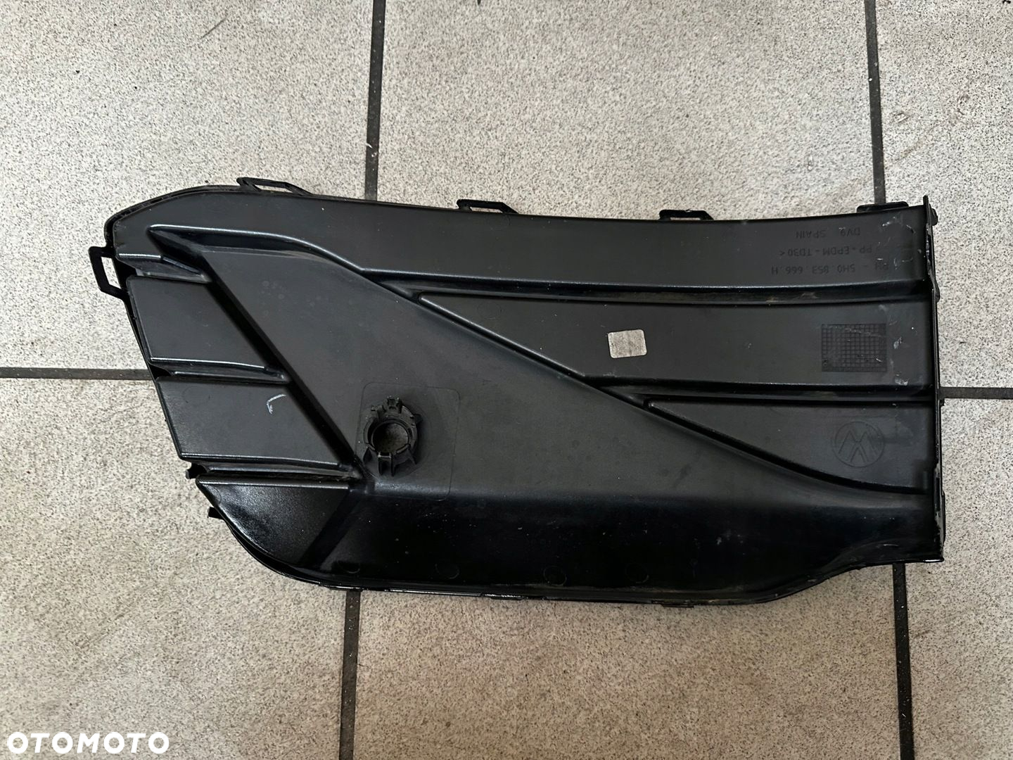 KRATKA PRAWA ZDERZAKA PRZÓD PRZEDNIEGO VW GOLF VIII 8 5H0 R-LINE 5H0853666H - 5