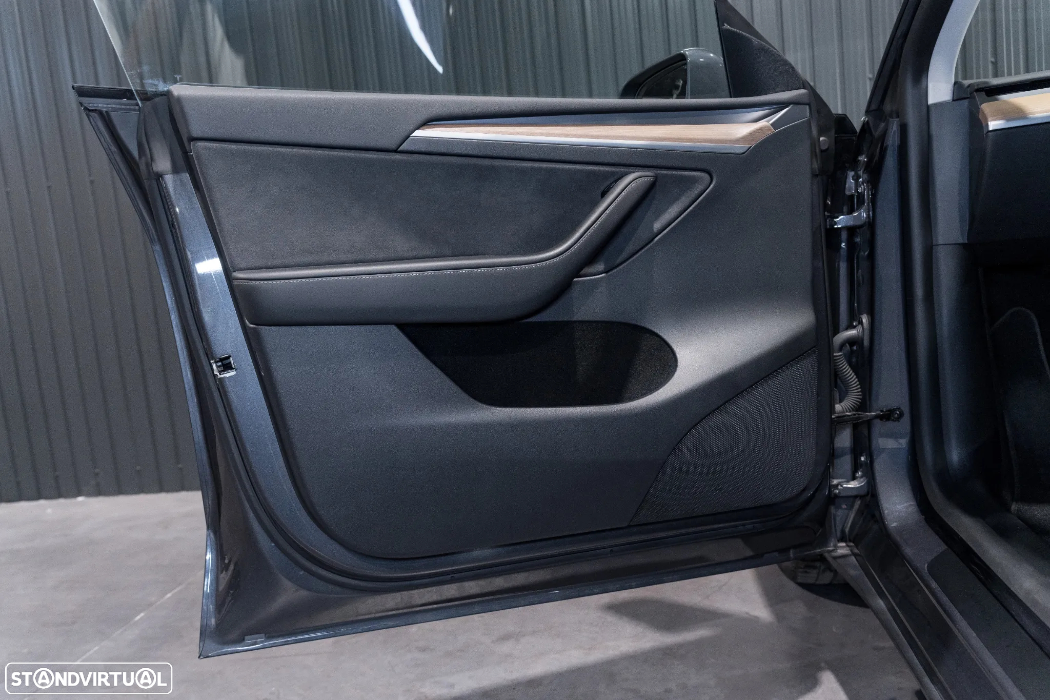 Tesla Model Y Long Range Dual Motor AWD - 18