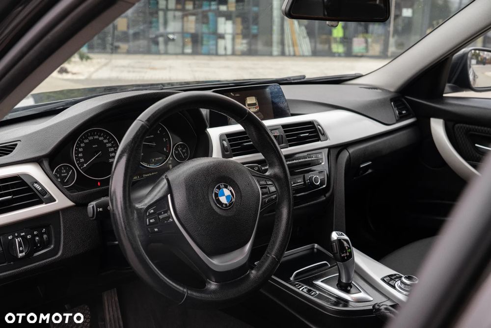BMW Seria 3 320d - 14