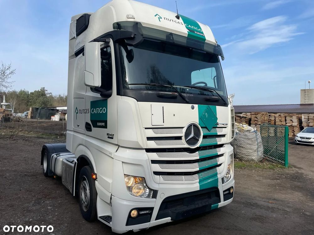 Mercedes-Benz Actros - 1