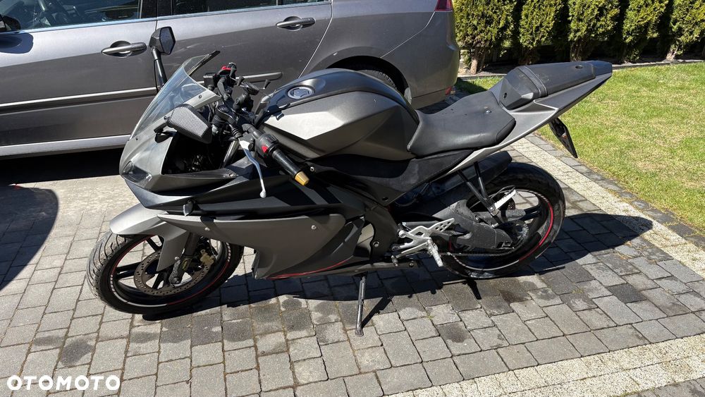 Yamaha YZF - 2