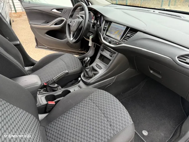 Opel Astra Caravan - 28
