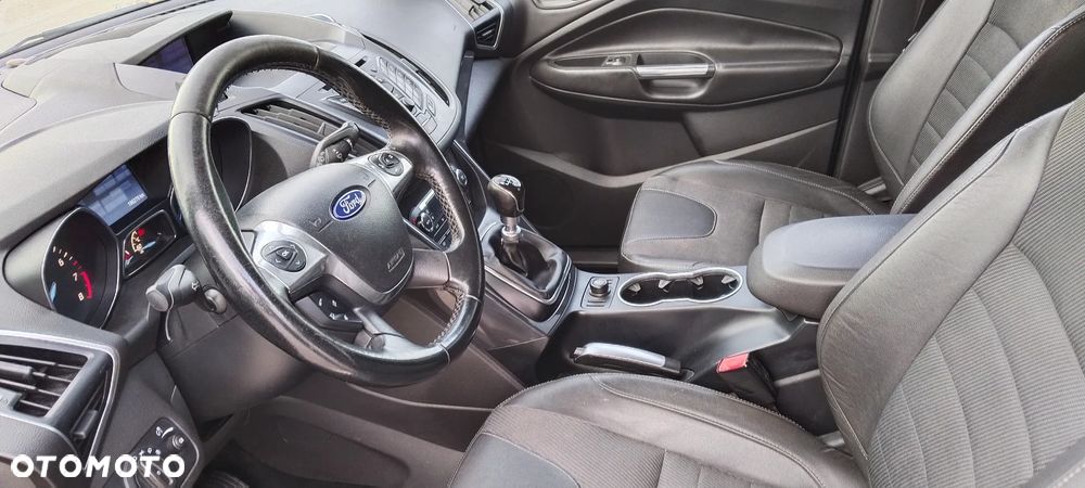 Ford Kuga 1.6 EcoBoost 2x4 Titanium - 5