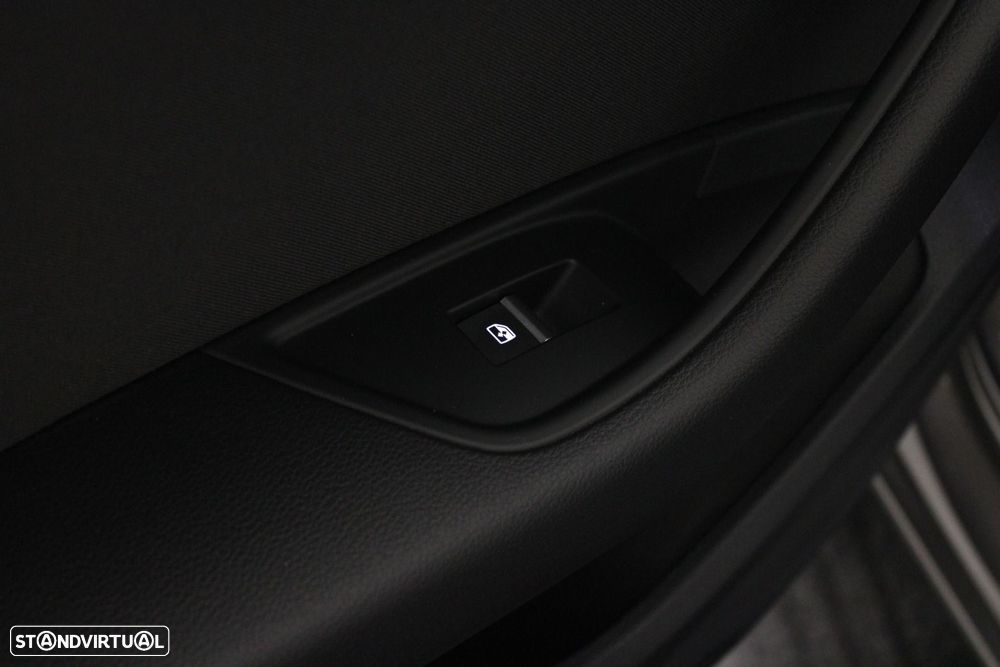 Audi A4 Avant 30 TDI S tronic — fotografia 33