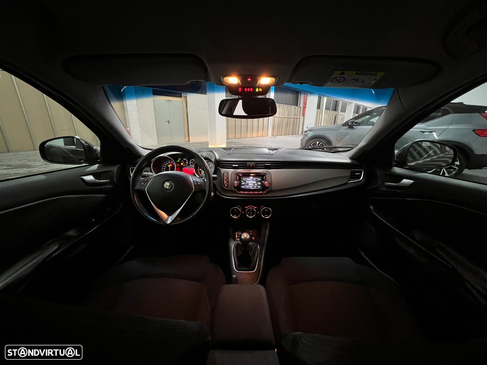 Alfa Romeo Giulietta 1.6 JTDm Exclusive - 24
