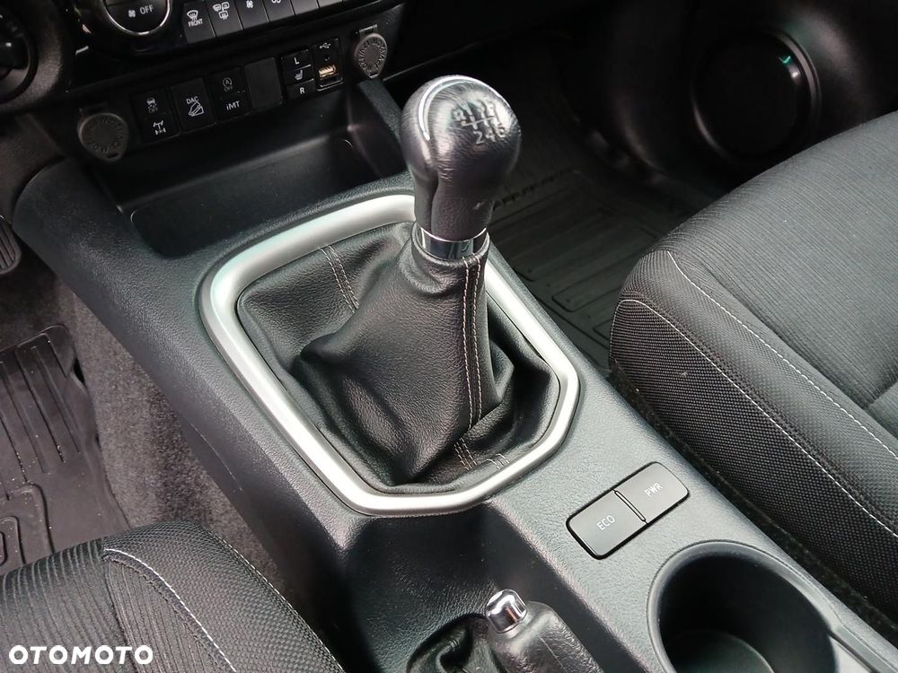 Toyota Hilux 2.8 D-4D Double Cab SR5 4x4 - 40